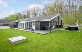 Beautiful Home In Juelsminde With Indoor Swimming Pool, Sønderby